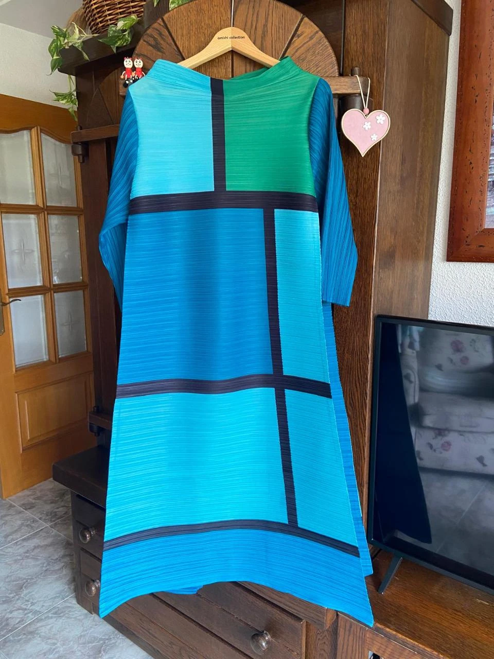 Original vestido de acordeón, cuello chimenea, estilo de Miyake. Talla Unica – photo 3